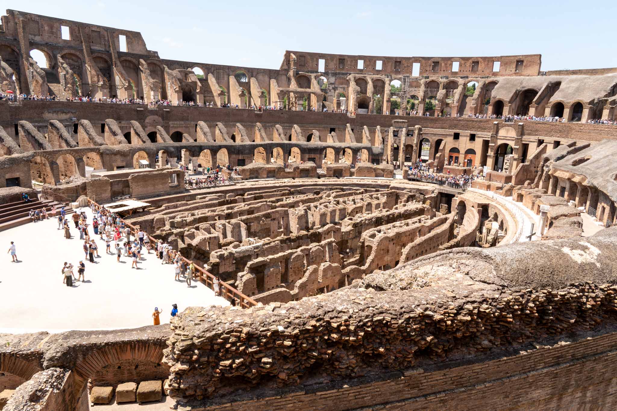 レタッチは内製 vs 外注どっちが得？コスト比較シミュレーション