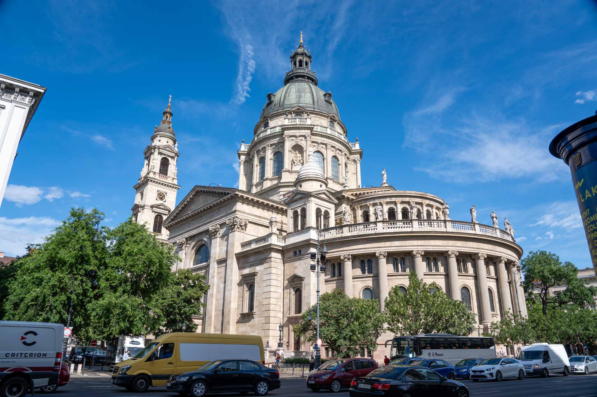 Lightroom Classic 14.4アップデート｜AIで反射や人物を自動除去「Distraction Removal」