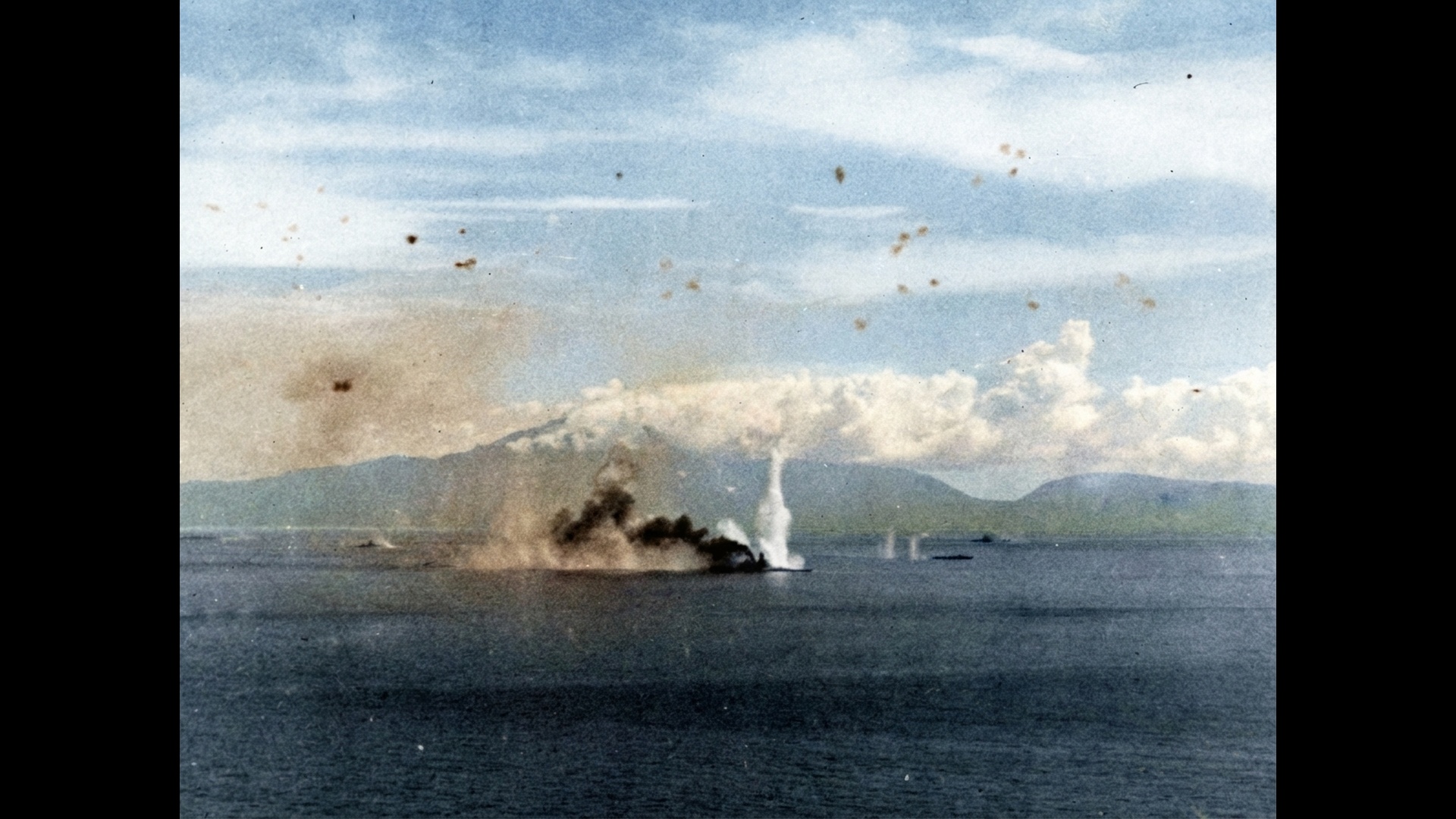 シブヤン海_猛煙