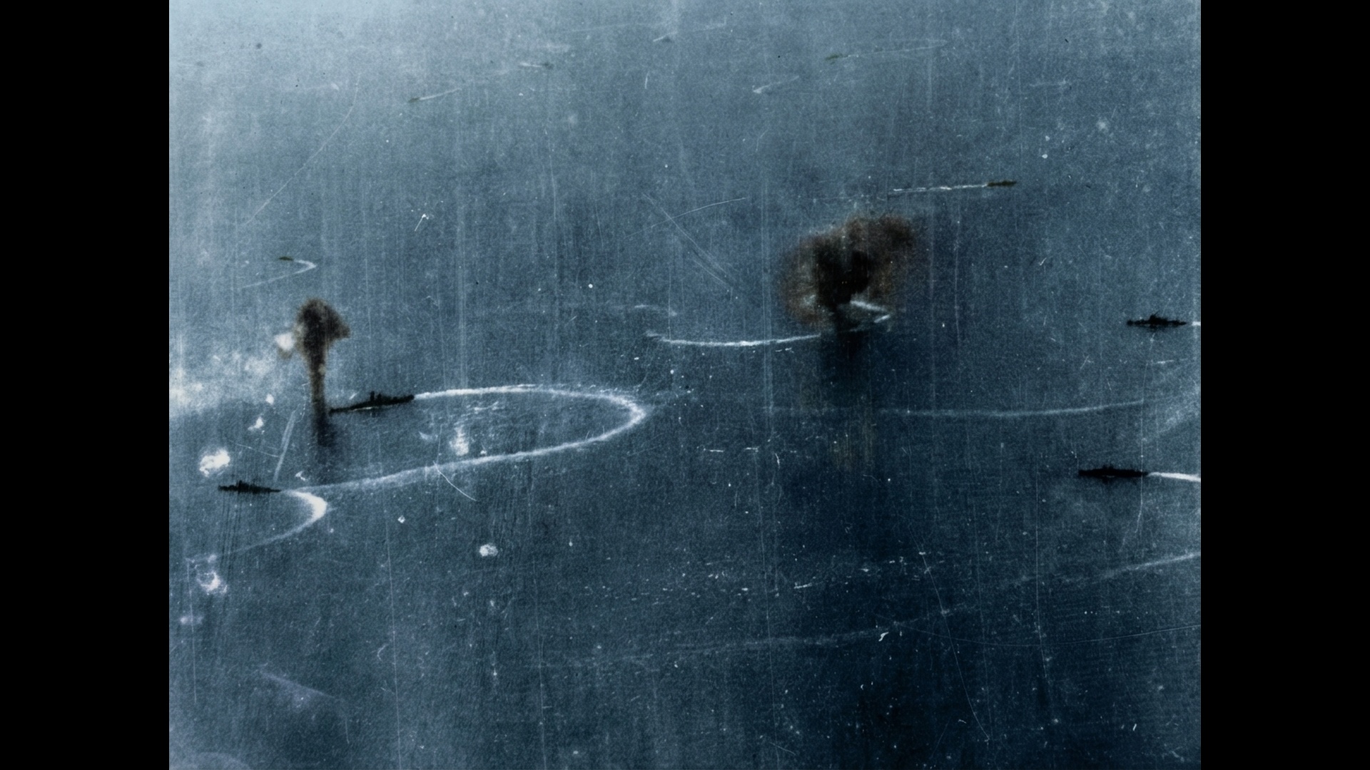 シブヤン海_黒煙